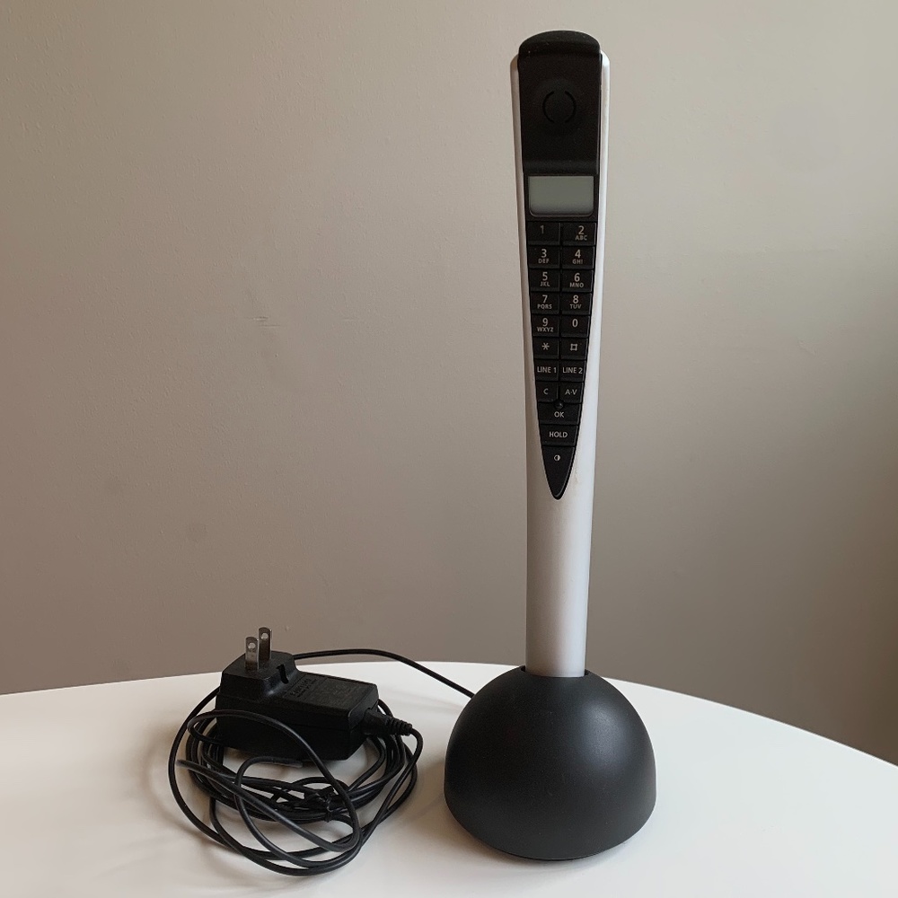 Bang & Olufsen Beocom 2 and Table Charger